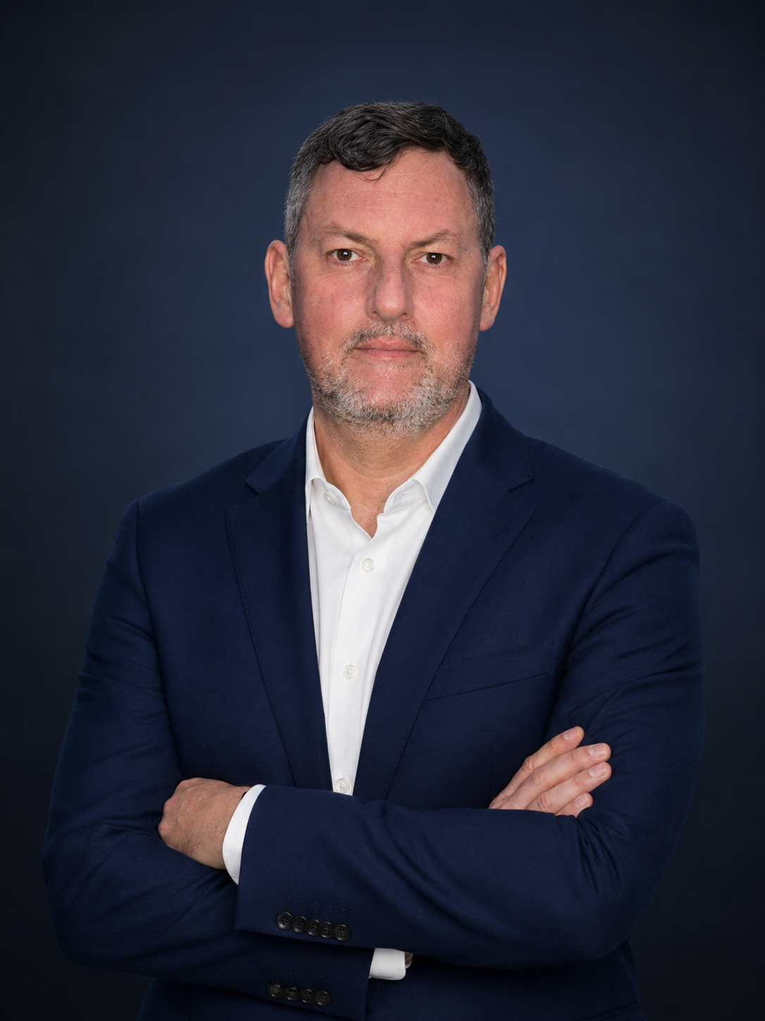 Retrato de Fábio dos Santos, empreendedor e fundador do Grupo Indaltex